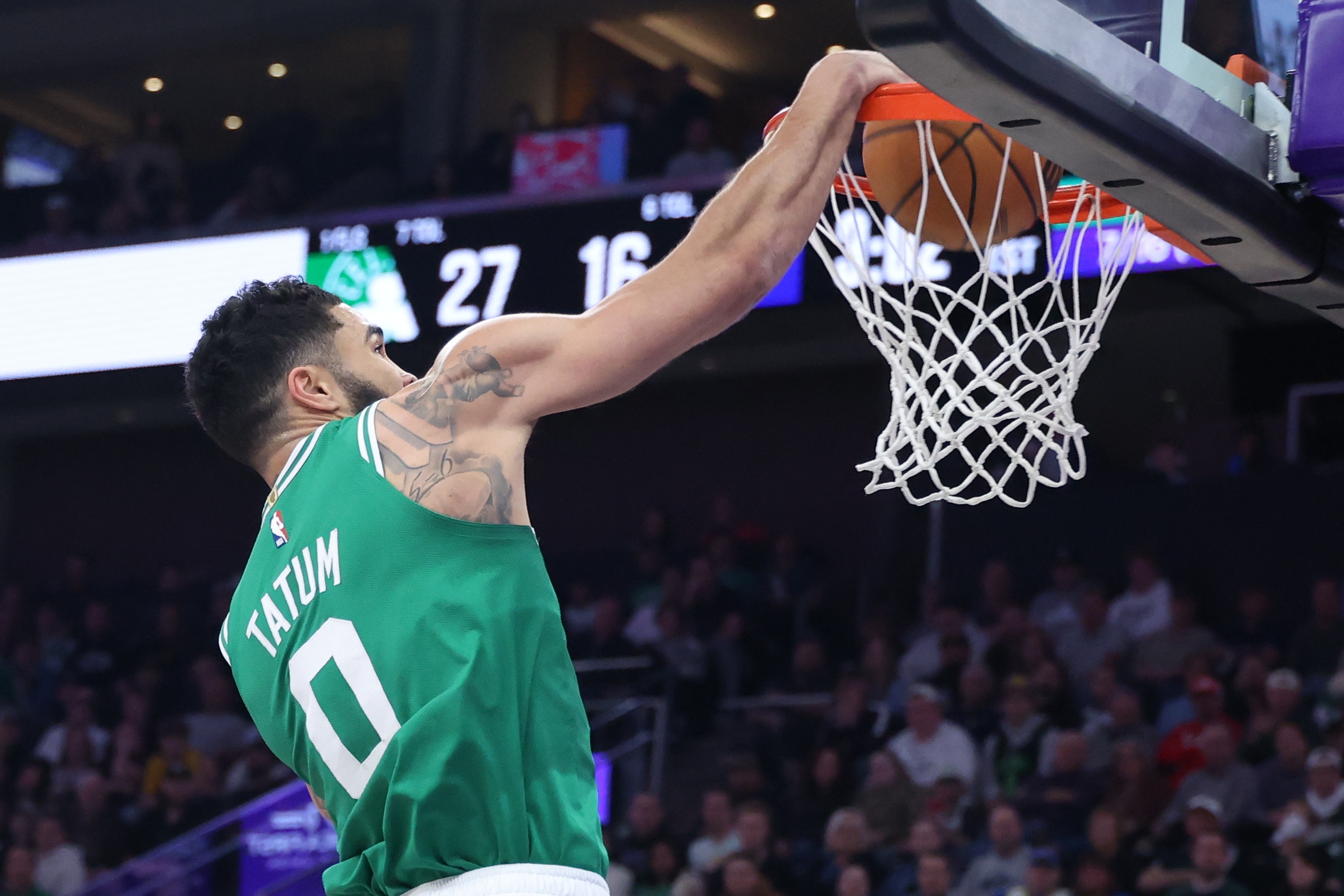 塔图姆回归赛场，惊险取胜首场状态亮眼，IG观众沸腾！